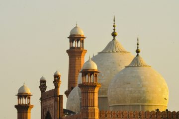 Badshahi Mosque in Lahore, Pakistan at sunset.